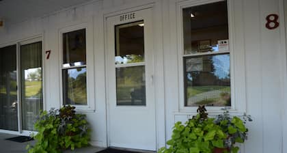 Little River Inn Motel & Guest House