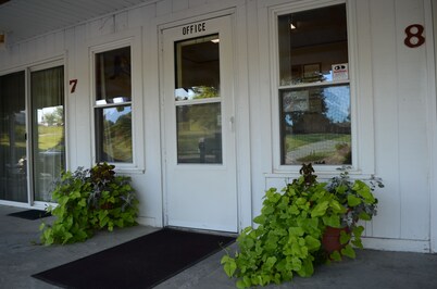 Little River Inn Motel & Guest House