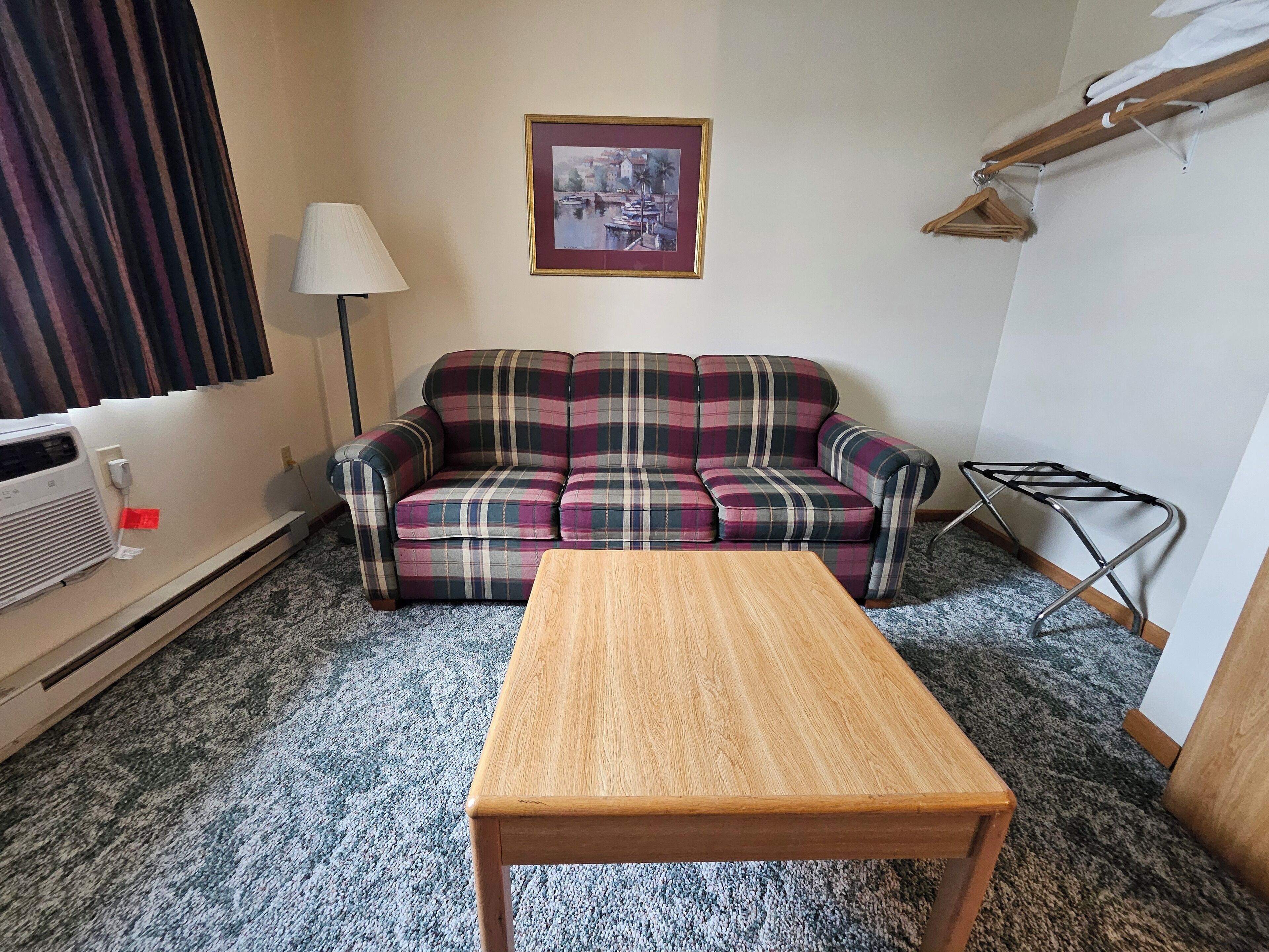 Suite | Living area | Flat-screen TV