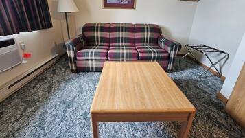 Suite | Living area | Flat-screen TV