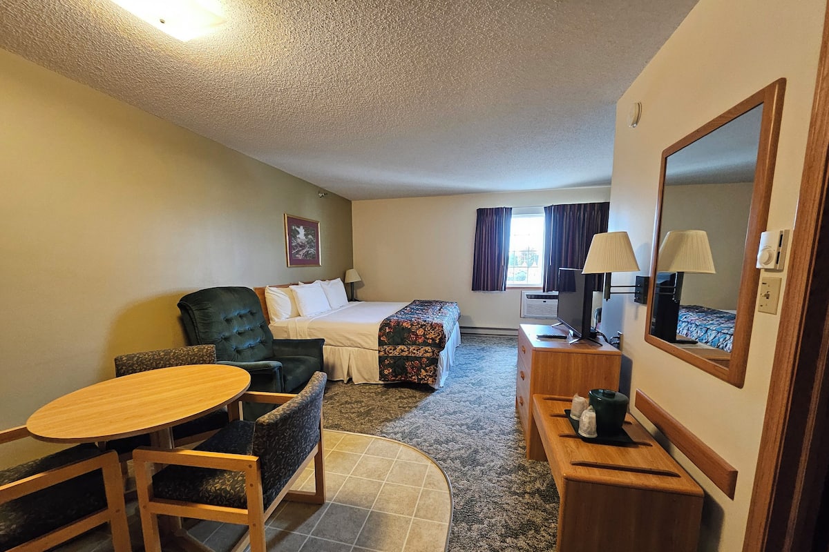 Suite | Desk, soundproofing, WiFi (free), individually decorated