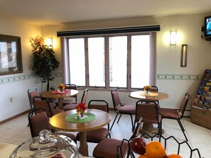 Breakfast area