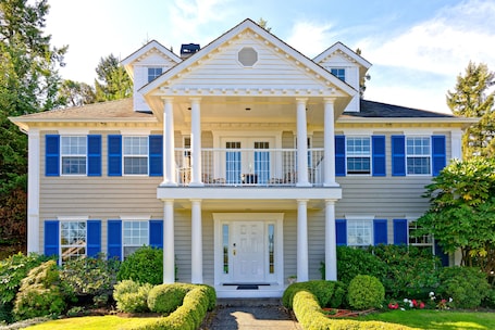Front of property. Belle Maison Auprès De La Mer