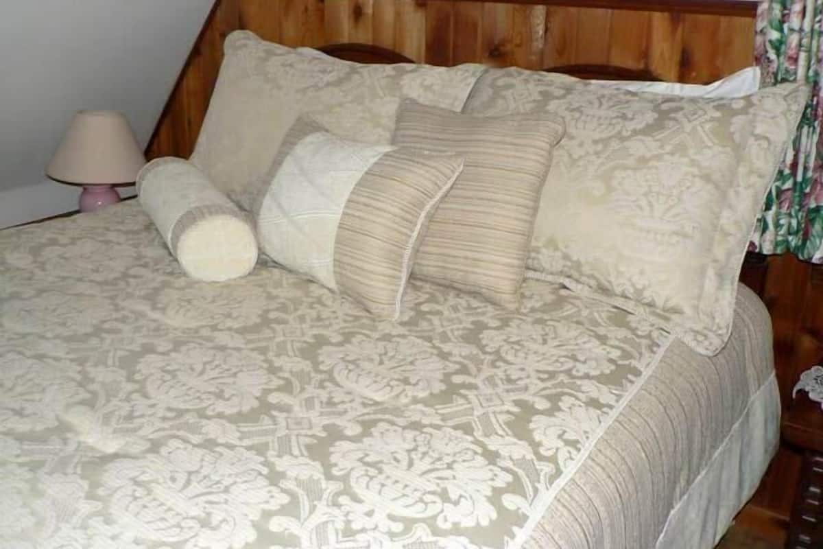 Suite Deluxe, 1 cama Queen size y sofá cama | 1 habitación, ropa de cama de alta calidad, escritorio y wifi gratis