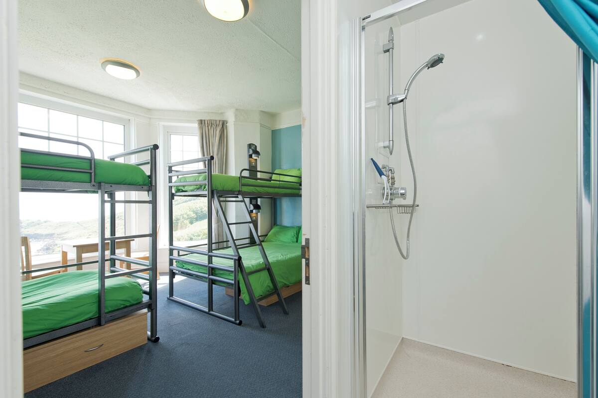 5 Bed Private Room Ensuite including Double Bed | Bed sheets