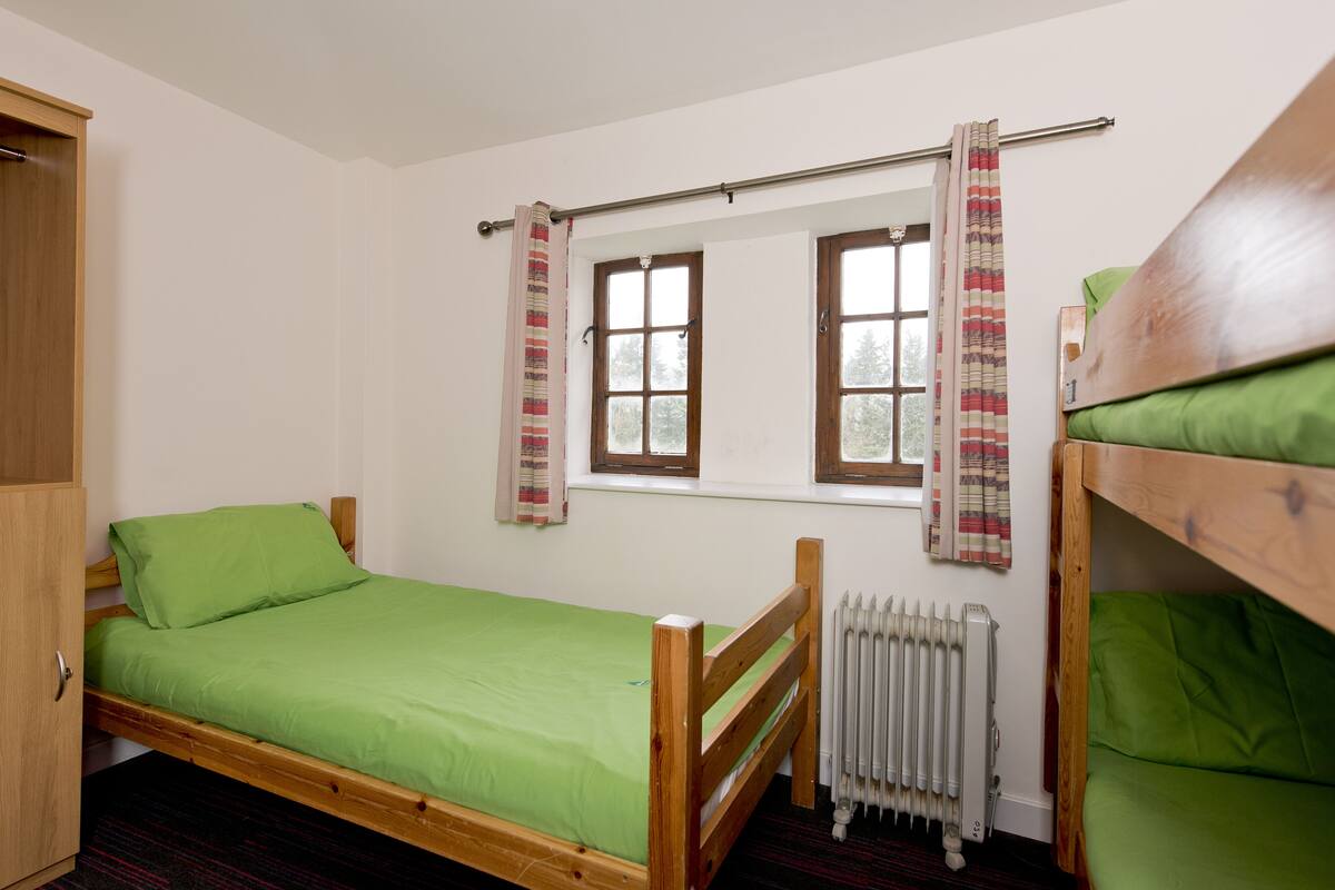 3 Bed Private Room | Seprai linen