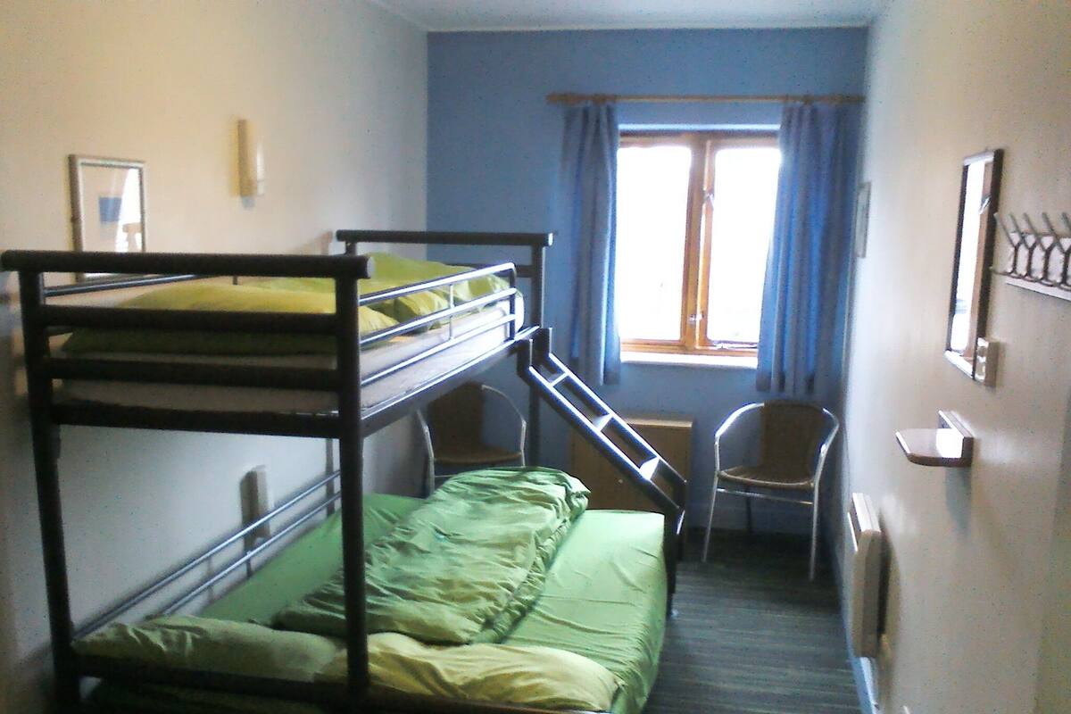 3 Bed Private Room Ensuite including Double Bed | Cunas o camas infantiles gratuitas, wifi gratis, ropa de cama