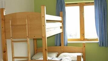 Free cots/infant beds, free WiFi, bed sheets
