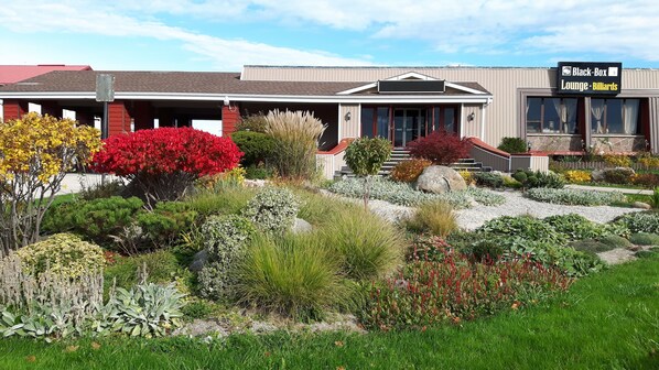 Garden - Sutton Park Inn (Kincardine)