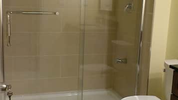 The Bachelor, Walkout Basement, Ensuite Bathroom | Bathroom | Towels