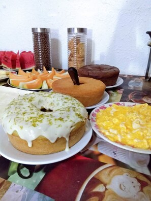 Free daily buffet breakfast  - Nossa Pousada (Fortaleza)
