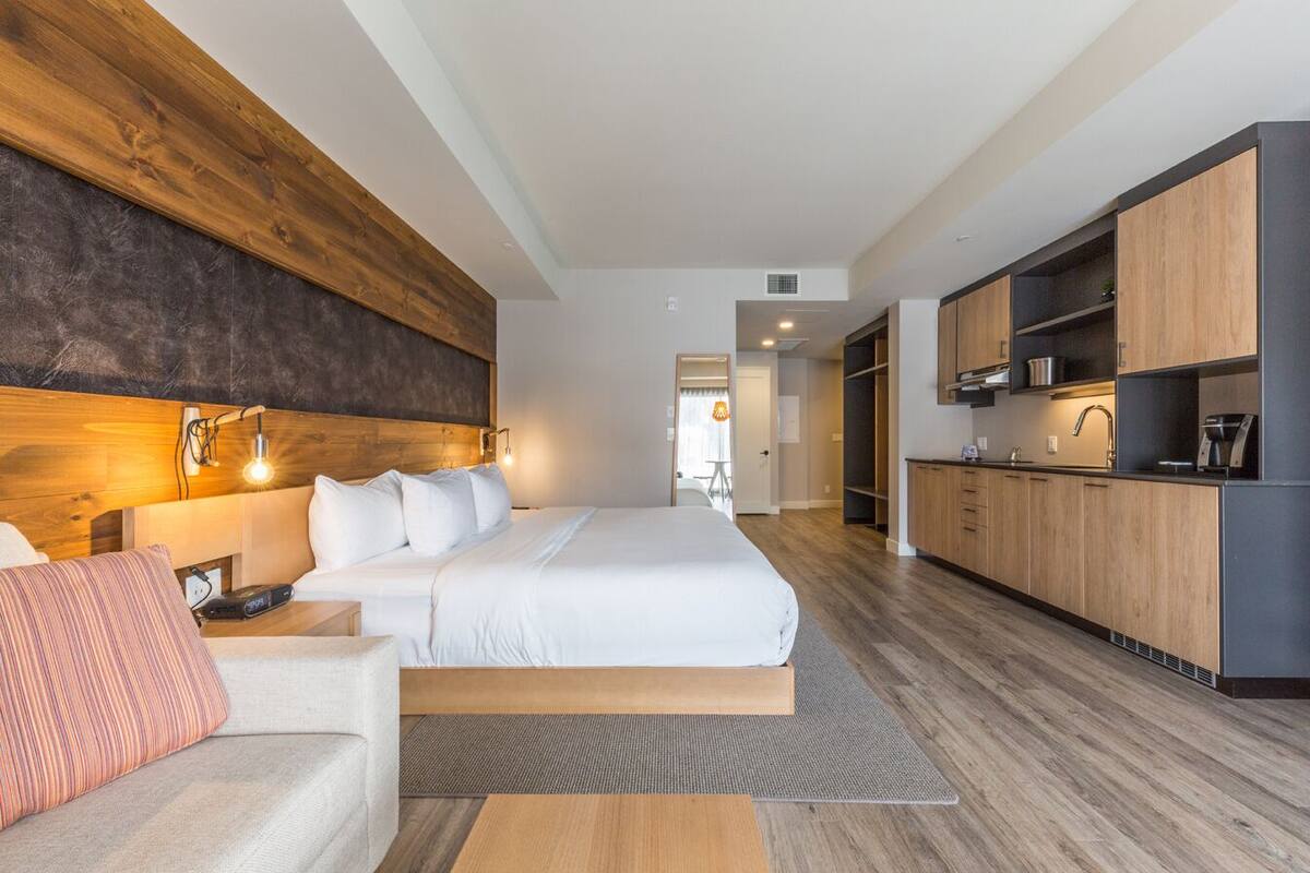 loft room | 1 bedroom, hypo-allergenic bedding, desk, laptop workspace