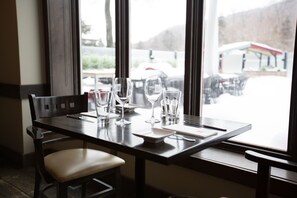 2 restaurants, breakfast, lunch, dinner served; French cuisine