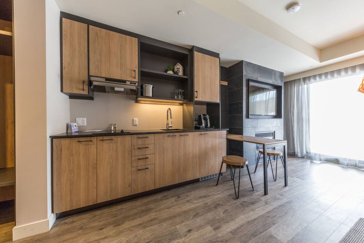 loft room | private kitchenette | fridge, coffee/tea maker