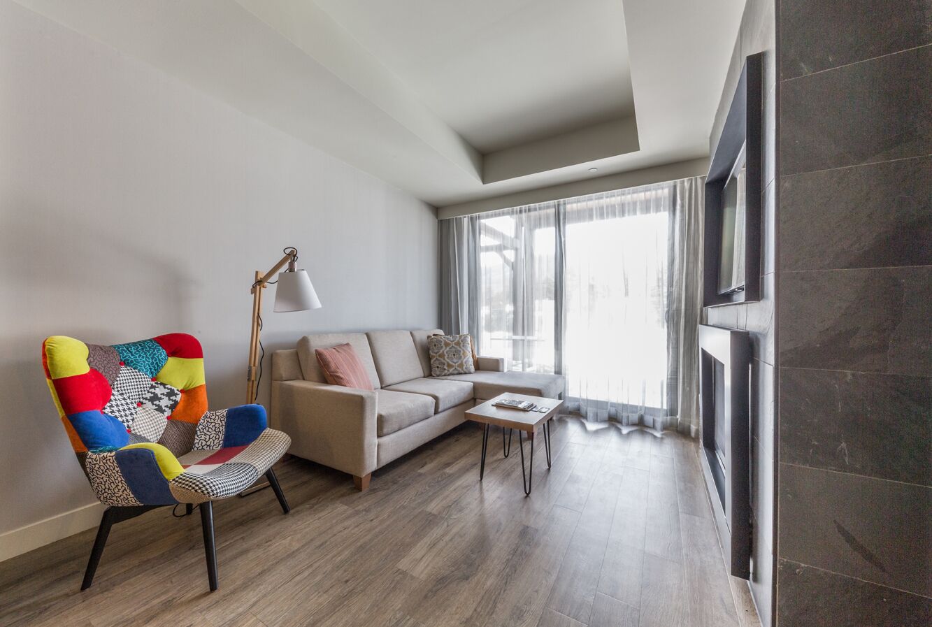 urban suite | living area | 32-inch flat-screen tv with cable channels, tv