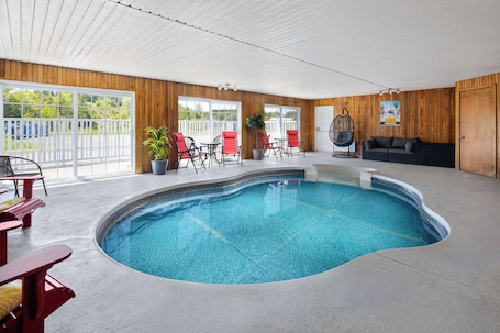 Piscina techada. Travelodge by Wyndham Roberval