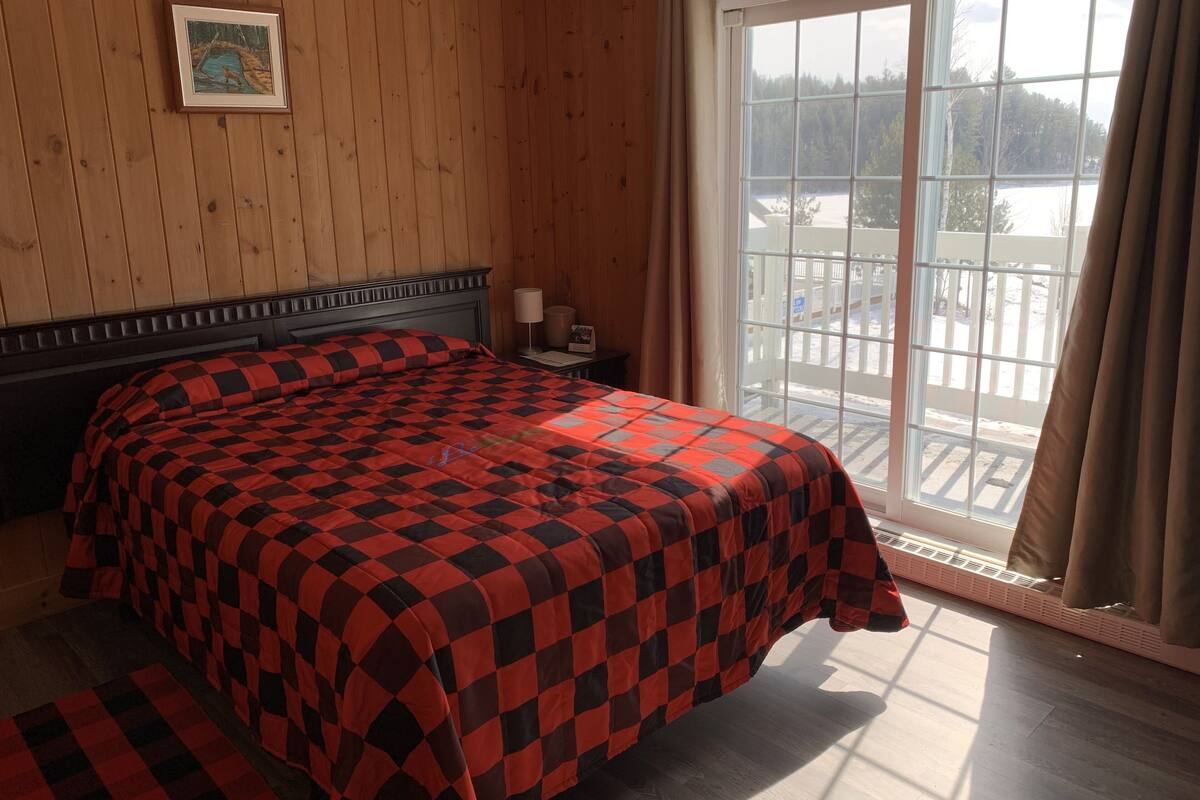 Chambre classique | Fer et planche Ă repasser, literie fournie