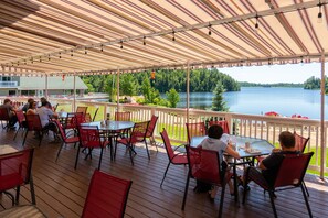 Breakfast, lunch, dinner served; Regional cuisine 