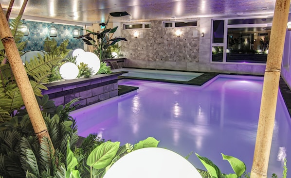 2 indoor pools