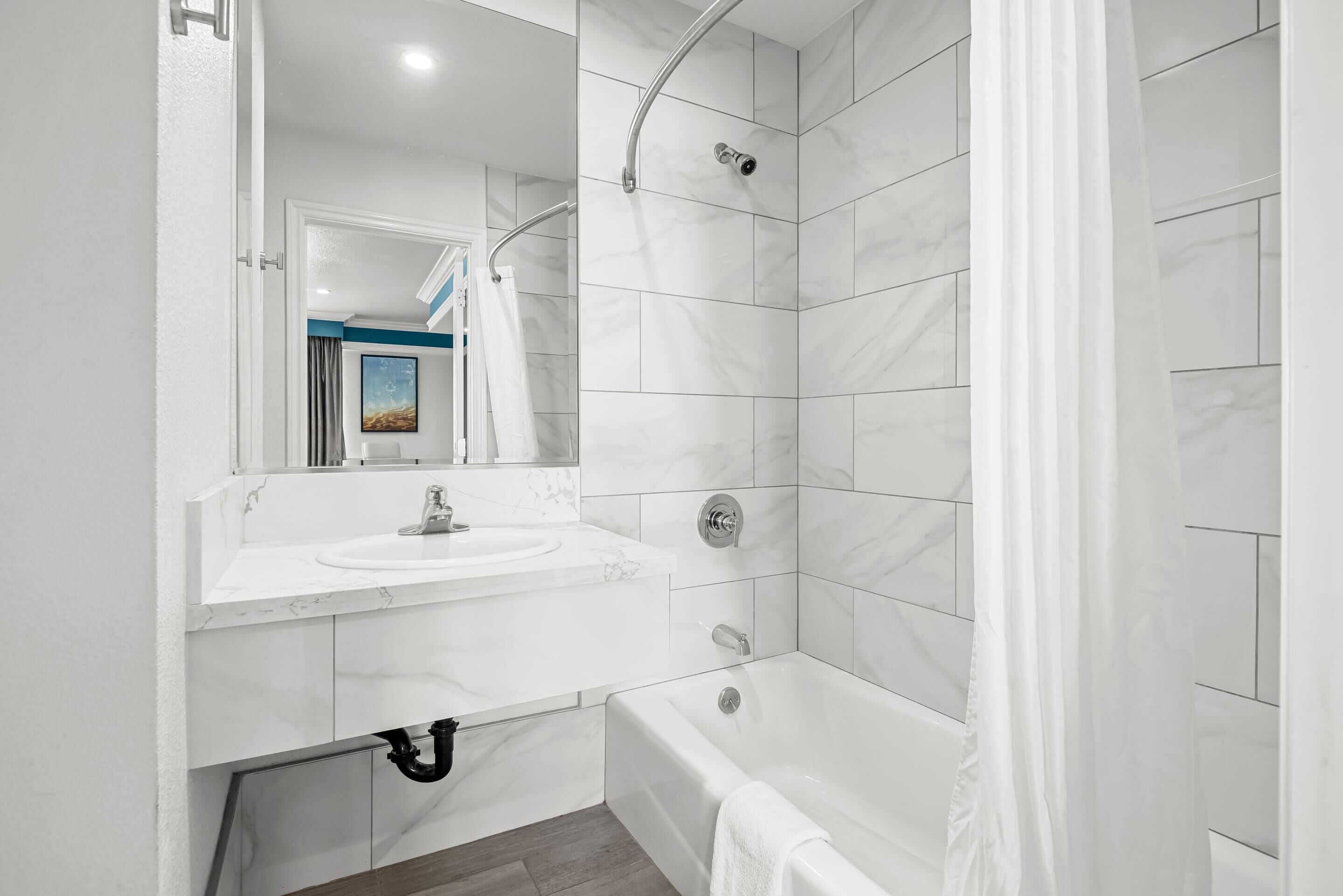 Standard Room, 1 King Bed, Non Smoking | Desk, free WiFi, bed sheets