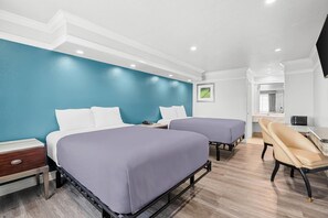 Standardzimmer, 2 Queen-Betten, Nichtraucher | Schreibtisch, kostenloses WLAN, Bettwäsche