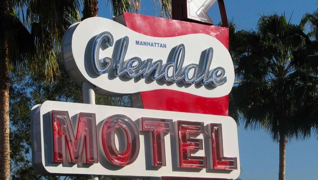 A motel sign with 'Manhattan' and 'Clendle' written on it.