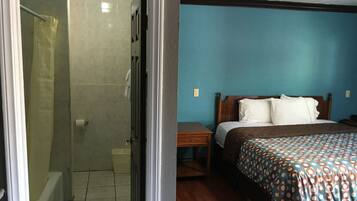 Comfort-rum - 1 kingsize-säng - icke-rökare | Skrivbord, strykjärn/strykbräda, gratis wi-fi och sängkläder