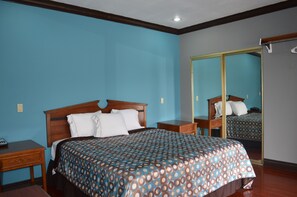 Comfort Room, 1 King Bed, Non Smoking | View from room - Eagle Inn Motel (Long Beach)