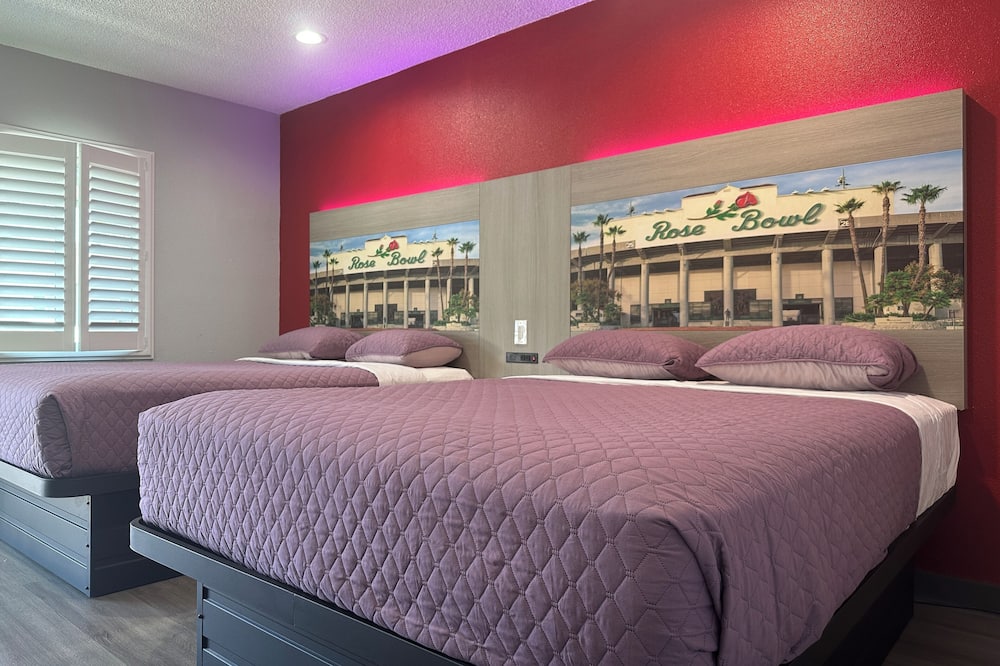 Hi-Way Host Motel