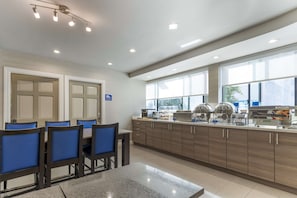 Free daily self-service breakfast - Best Western Red Coach Inn (San Francisco)