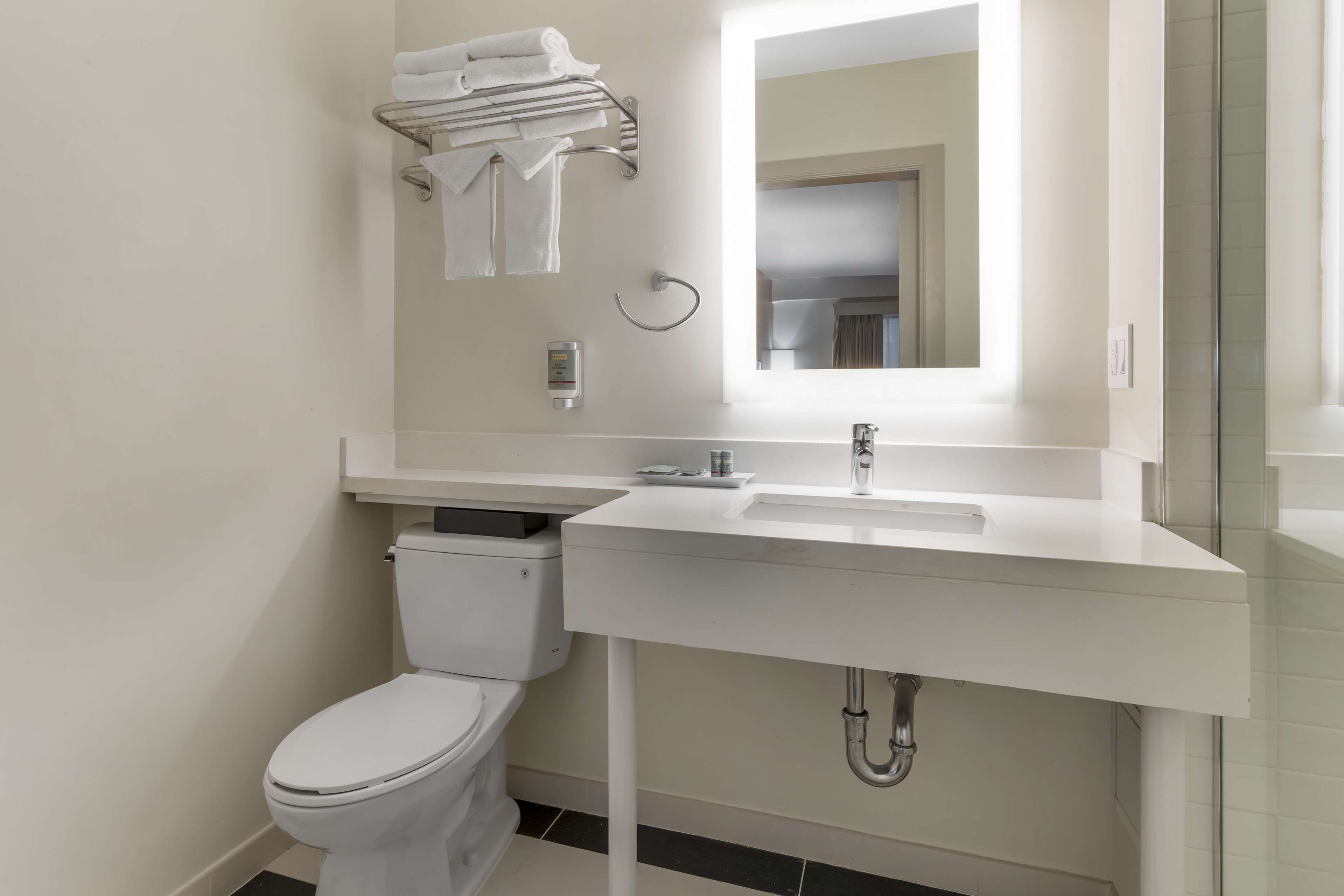 Photo - Best Western Red Coach Inn