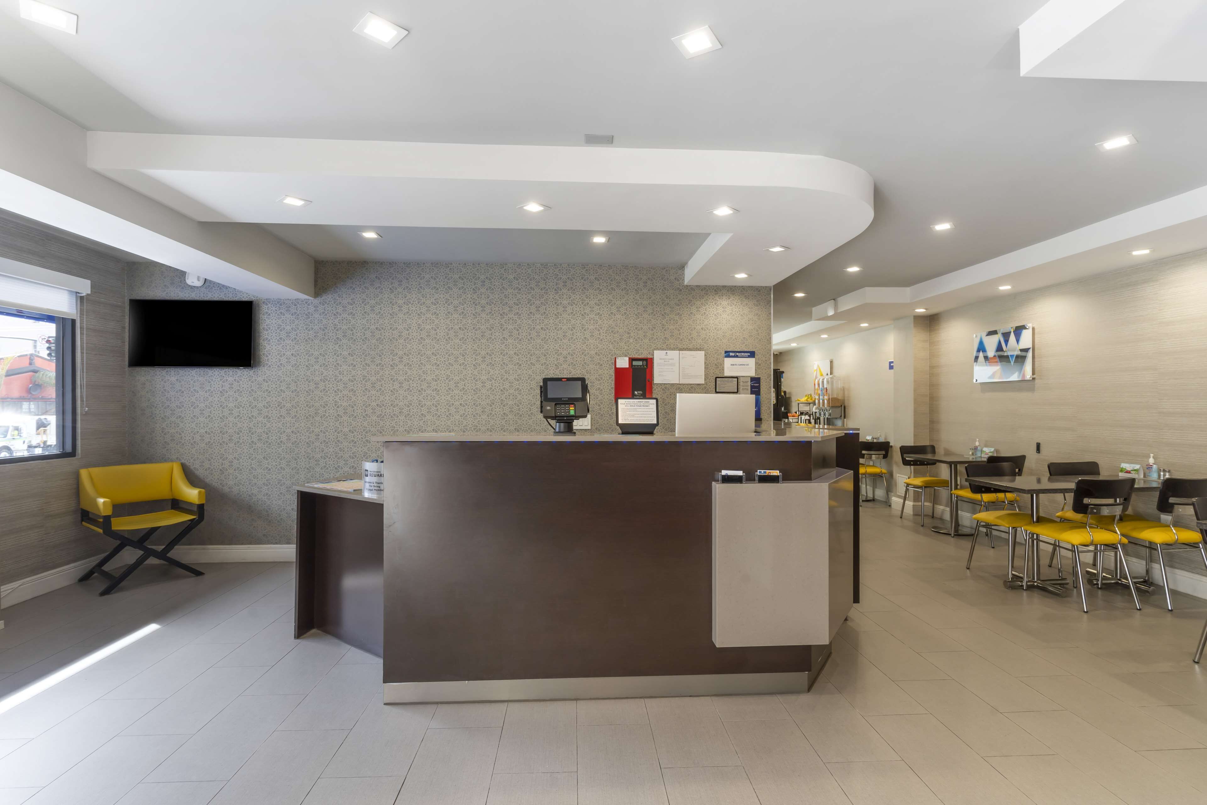 Photo - Best Western Red Coach Inn