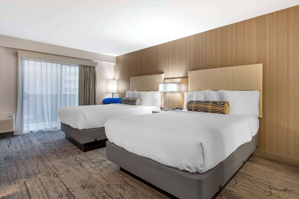 Desk, blackout curtains, iron/ironing board, free WiFi - Best Western Red Coach Inn (San Francisco)