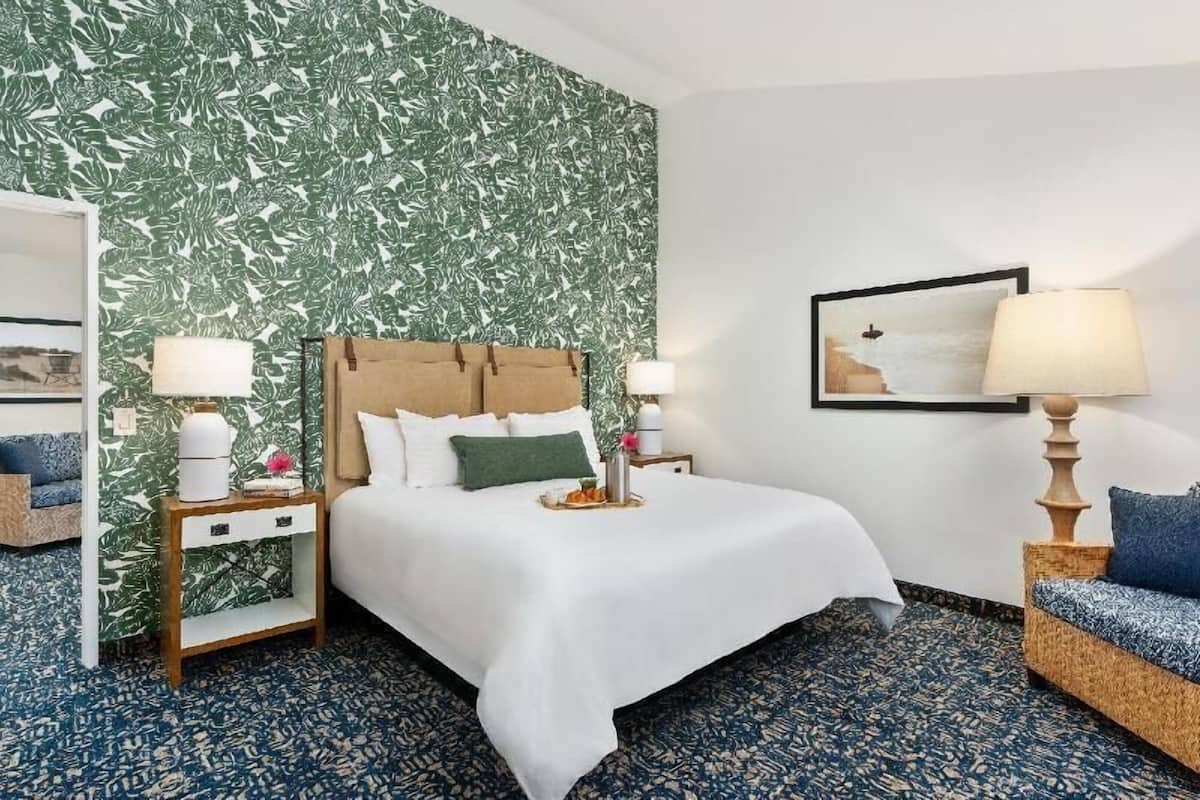 Premium bedding, pillowtop beds, minibar, desk