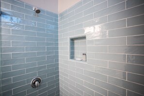 Superior Room, 1 Queen Bed, Non Smoking, Private Bathroom | Bathroom shower - Ocean Park Hotel (Santa Monica)