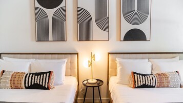 Lodge Deluxe Suite | Egyptian cotton sheets, premium bedding, blackout drapes, WiFi (free)