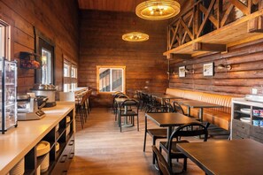 Petit déjeuner en libre-service compris tous les jours