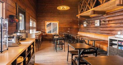 High Creek Lodge & Cabins