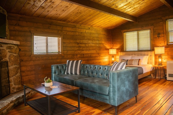 Basic Cabin, 1 Queen Bed, Non Smoking | Egyptian cotton sheets, premium bedding, blackout curtains, free WiFi