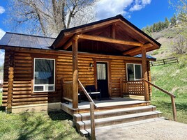 One Bedroom Cabin Plus | Egyptian cotton sheets, premium bedding, individually decorated