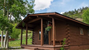 Basic Cabin, 1 Queen Bed, Non Smoking | Exterior