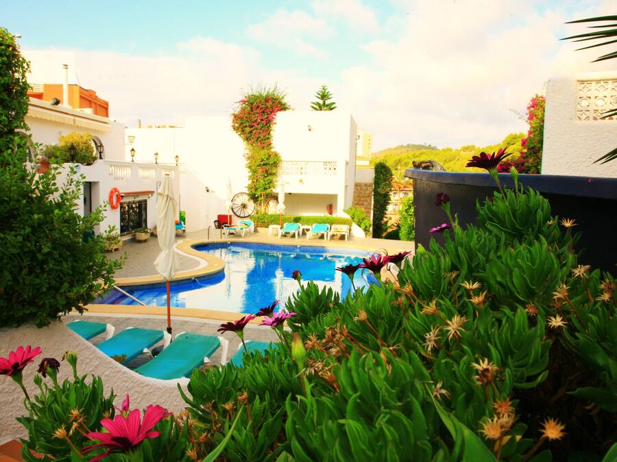 Outdoor pool, pool umbrellas, sun loungers