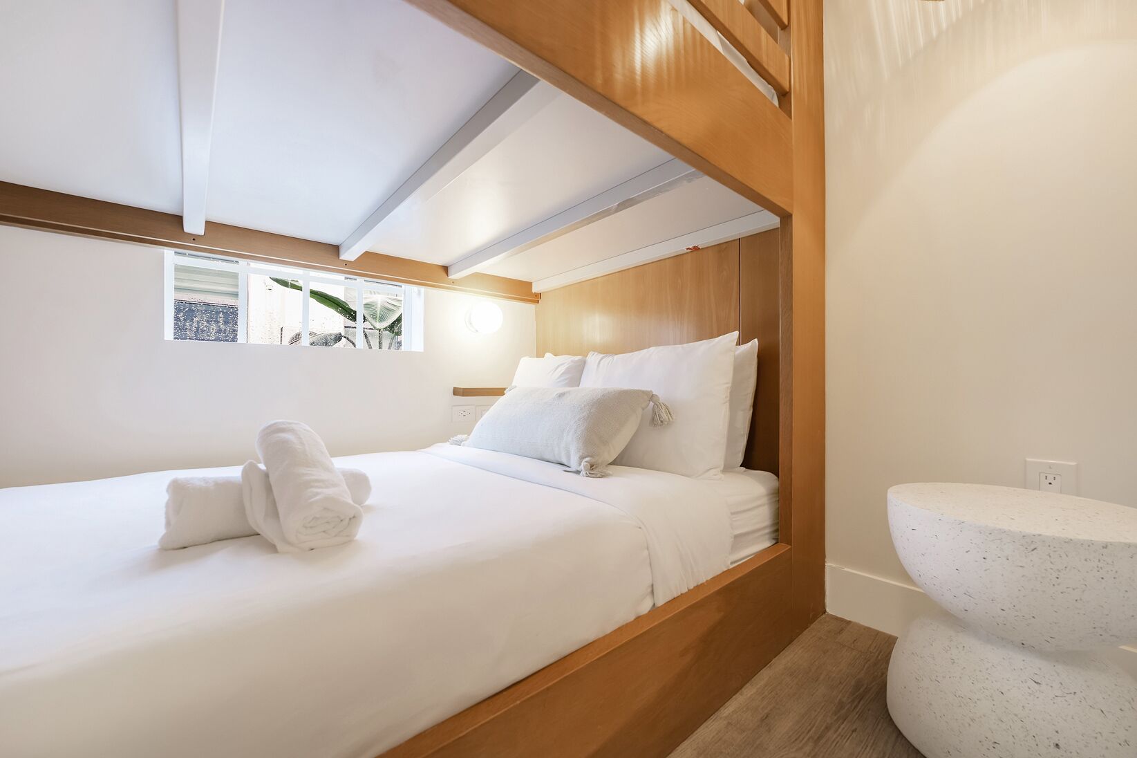 Phòng đôi tiện nghi đơn giản, nhiều giường, phòng tắm riêng | Bàn ủi/dụng cụ ủi quần áo, truy cập Internet không dây miễn phí 