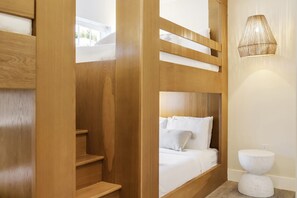 Phòng 4 tiện nghi đơn giản, không hút thuốc, phòng tắm riêng | Bàn ủi/dụng cụ ủi quần áo, truy cập Internet không dây miễn phí 