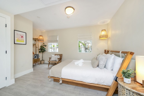 Standard Room, 1 Queen Bed, Private Bathroom (Self check-in) | Blackout drapes, iron/ironing board, free WiFi, bed sheets