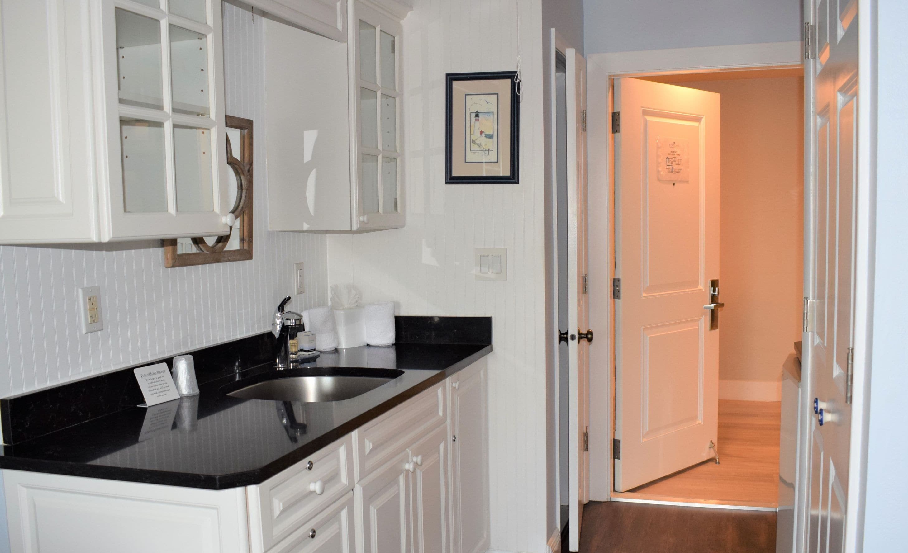 fridge, microwave, coffee/tea maker