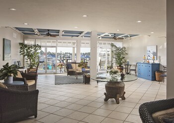 Reception area at Cove Inn on Naples Bay