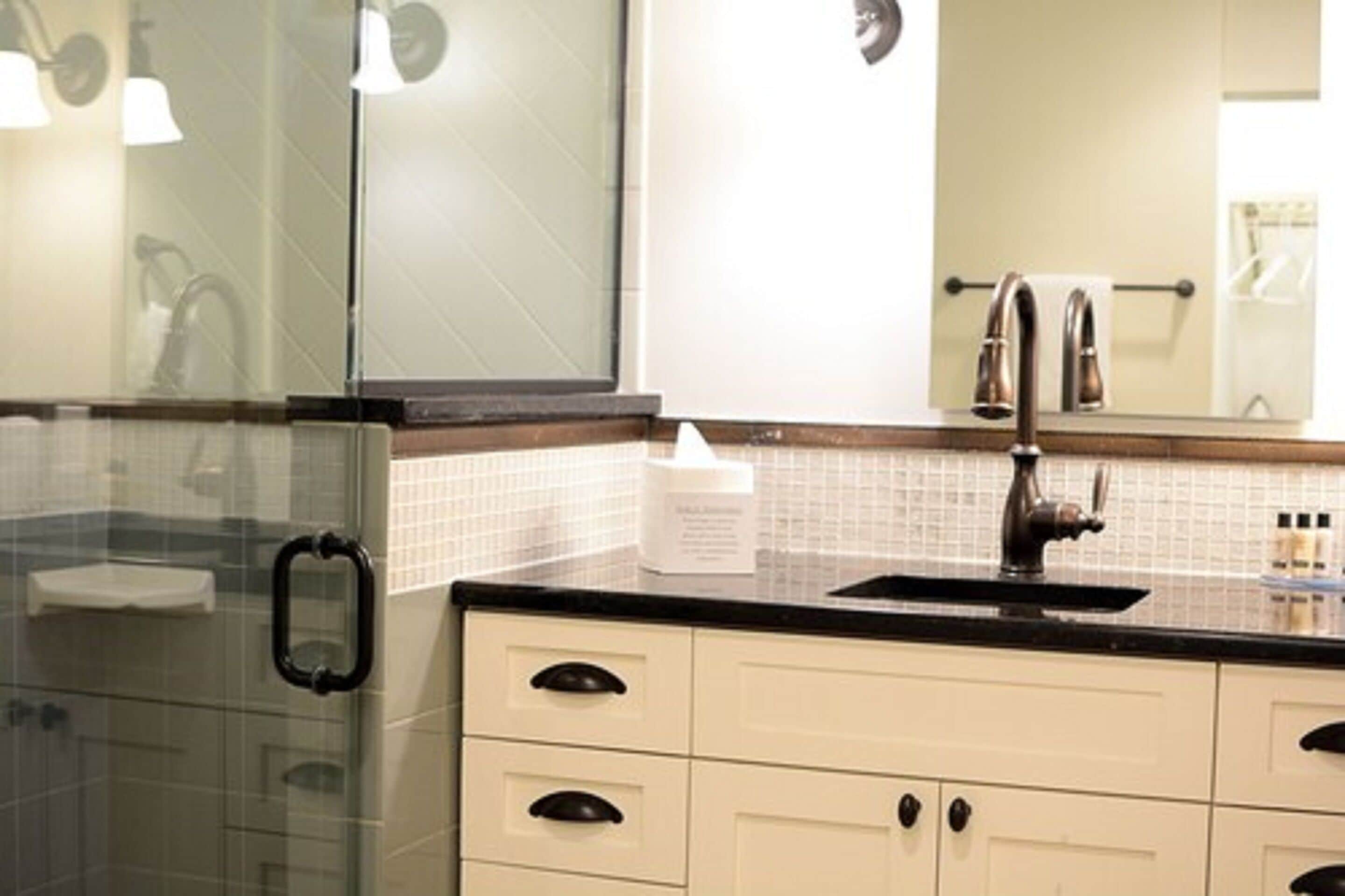 free toiletries, towels