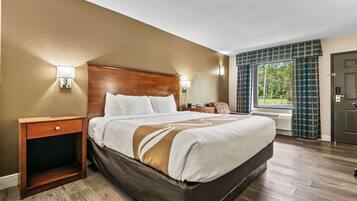 Ropa de cama de alta calidad, camas con pillow-top y escritorio