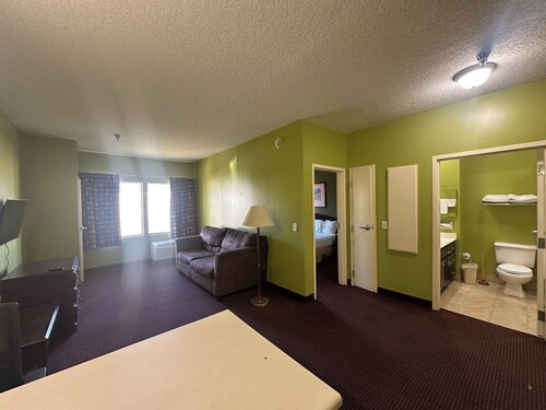 Guest Cottage & Suites By OYO Brunswick/Golden Isles